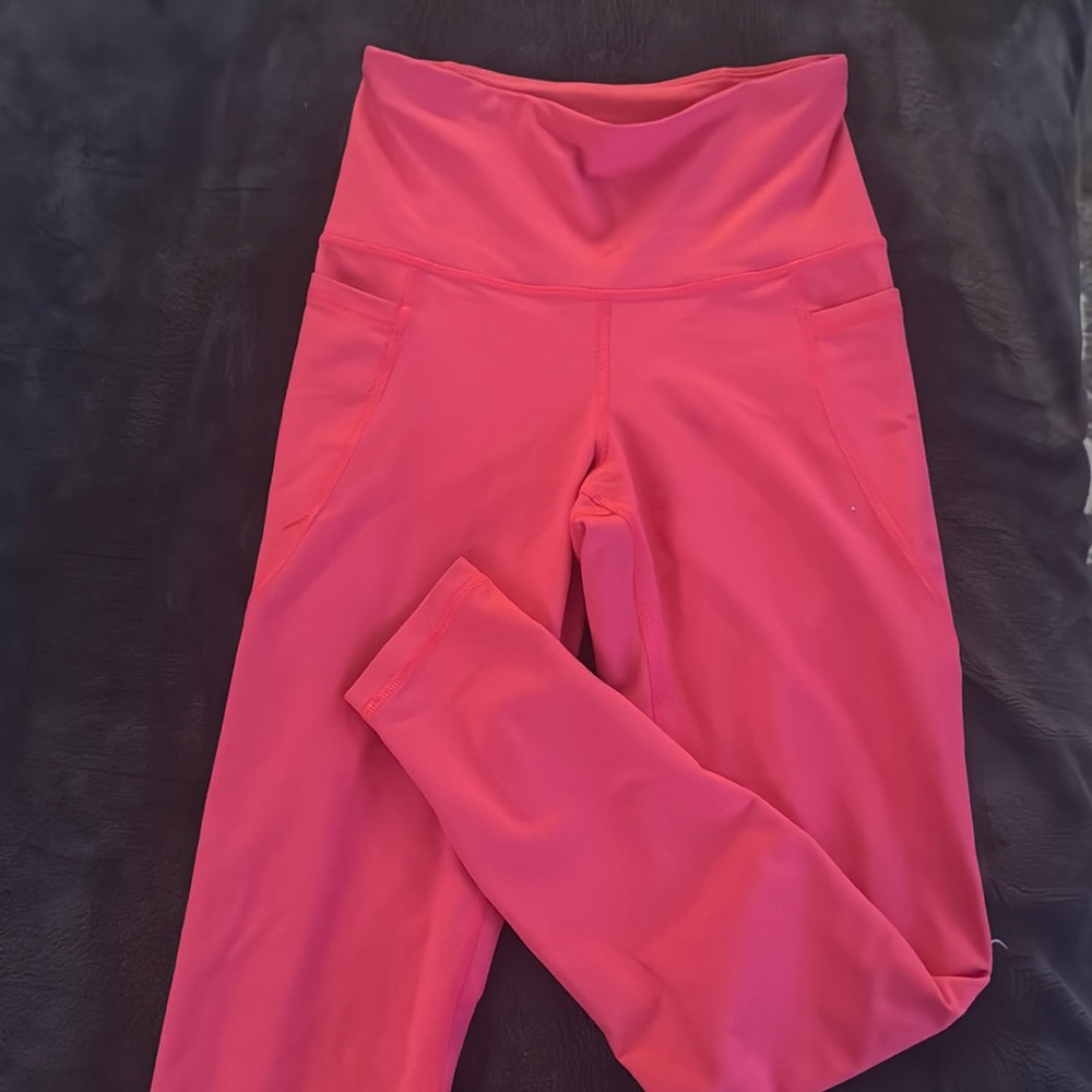 Old Navy activewear leggings with pockets